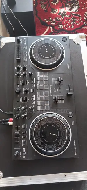 SERATO DJ REV 1 and Flight Case