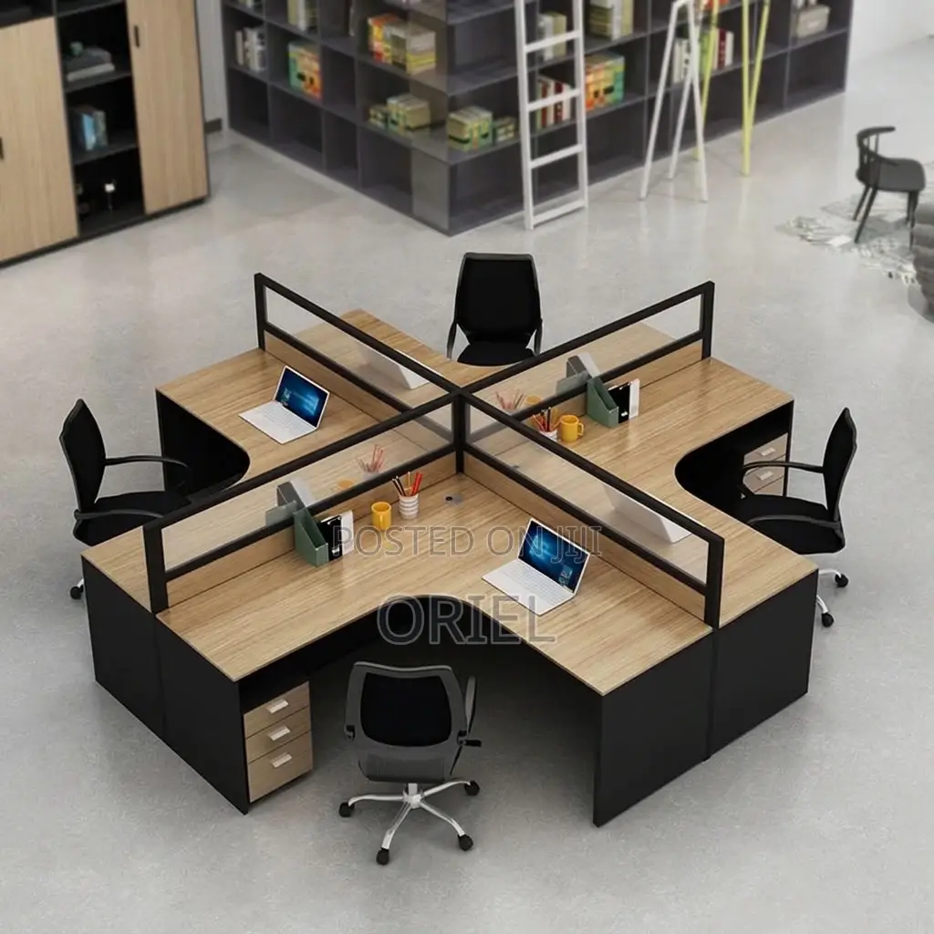 Office Workstation : Curved Four-Staff Office Workstation