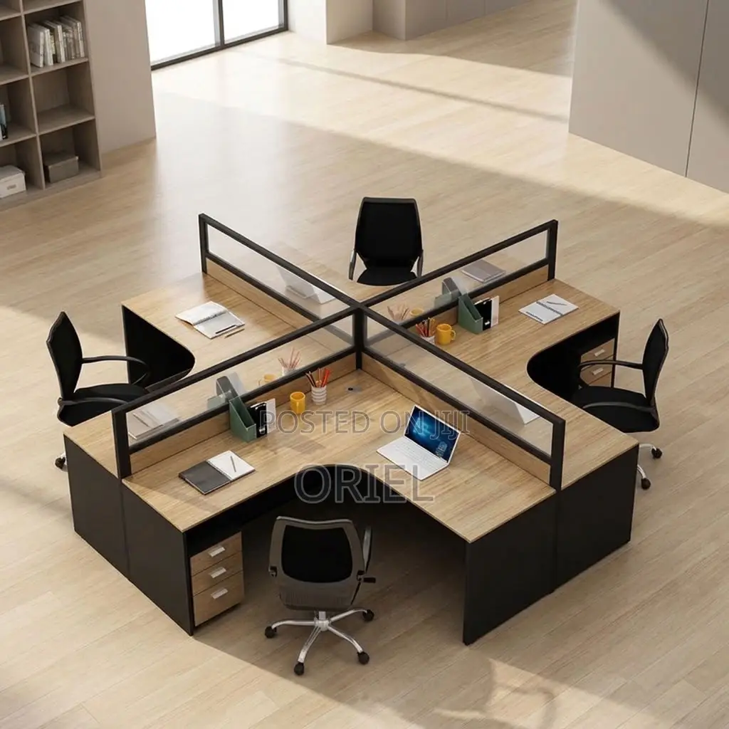 Office Workstation : Curved Four-Staff Office Workstation