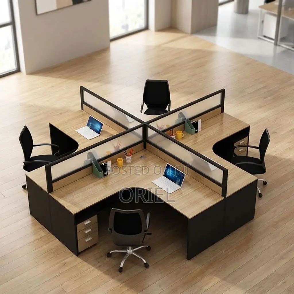 Office Workstation : Curved Four-Staff Office Workstation