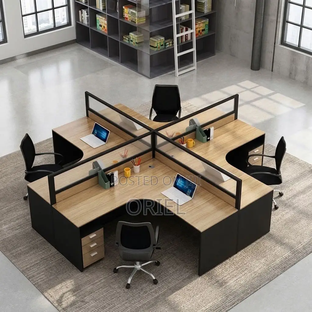 Office Workstation : Curved Four-Staff Office Workstation