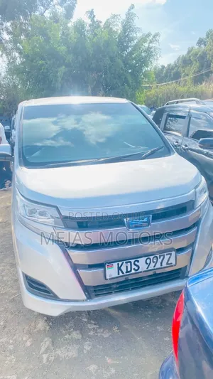 Toyota Noah 2018 Silver