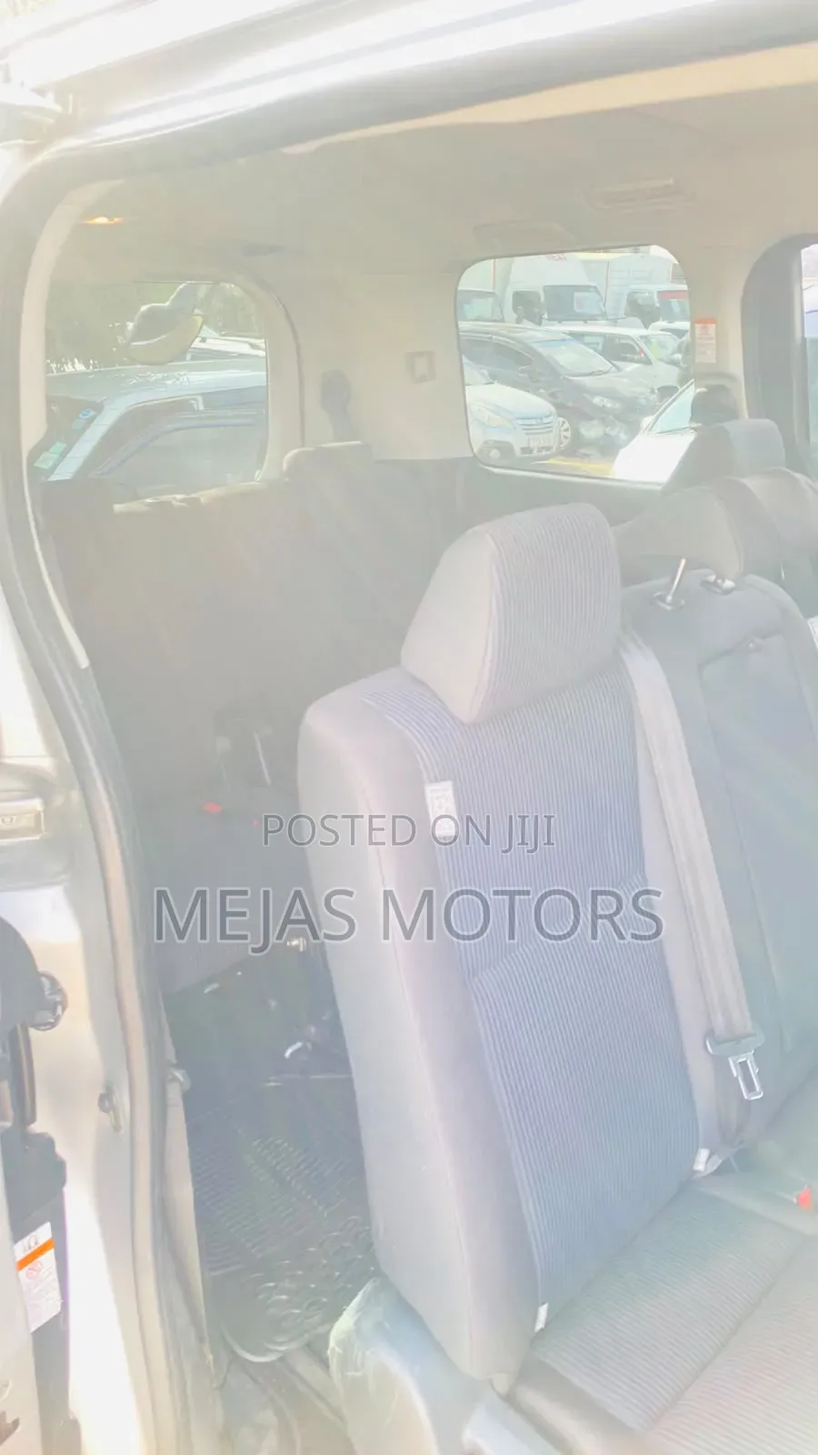 Toyota Noah 2018 Silver