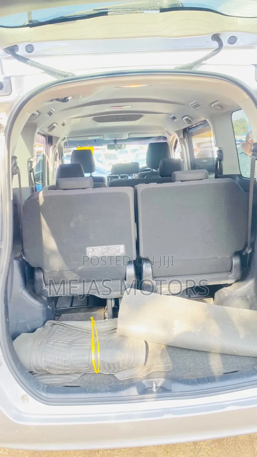Toyota Noah 2018 Silver