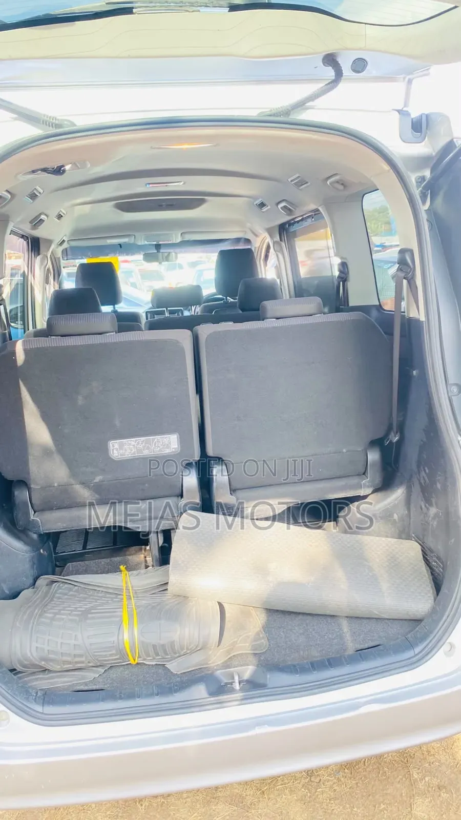Toyota Noah 2018 Silver