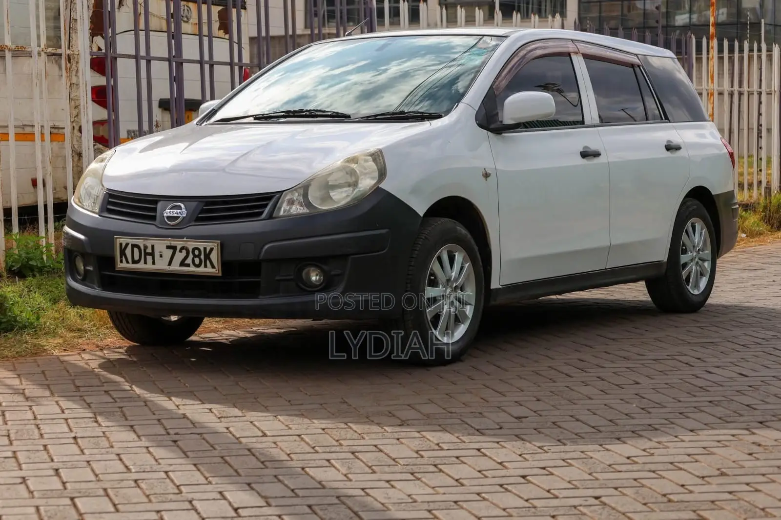 Nissan Advan 2015 White