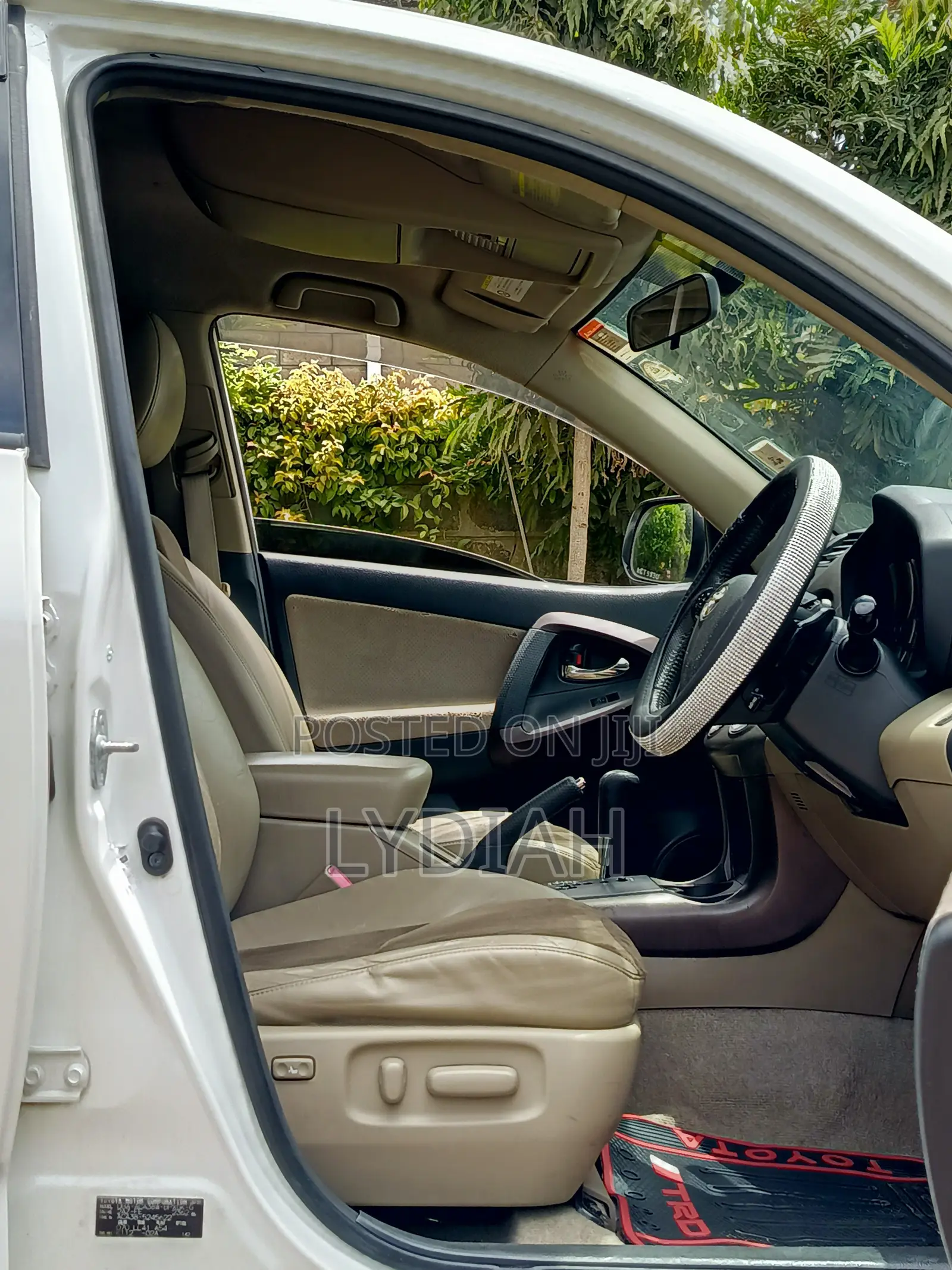 Toyota Vanguard 2012 White