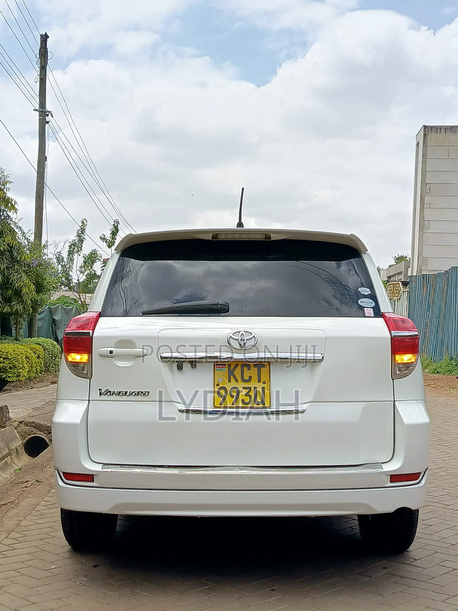 Toyota Vanguard 2012 White