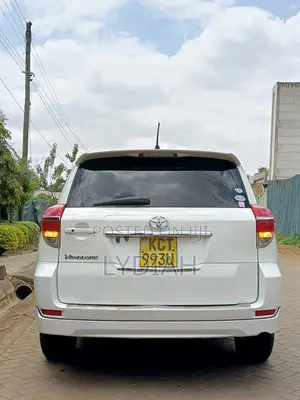 Toyota Vanguard 2012 White