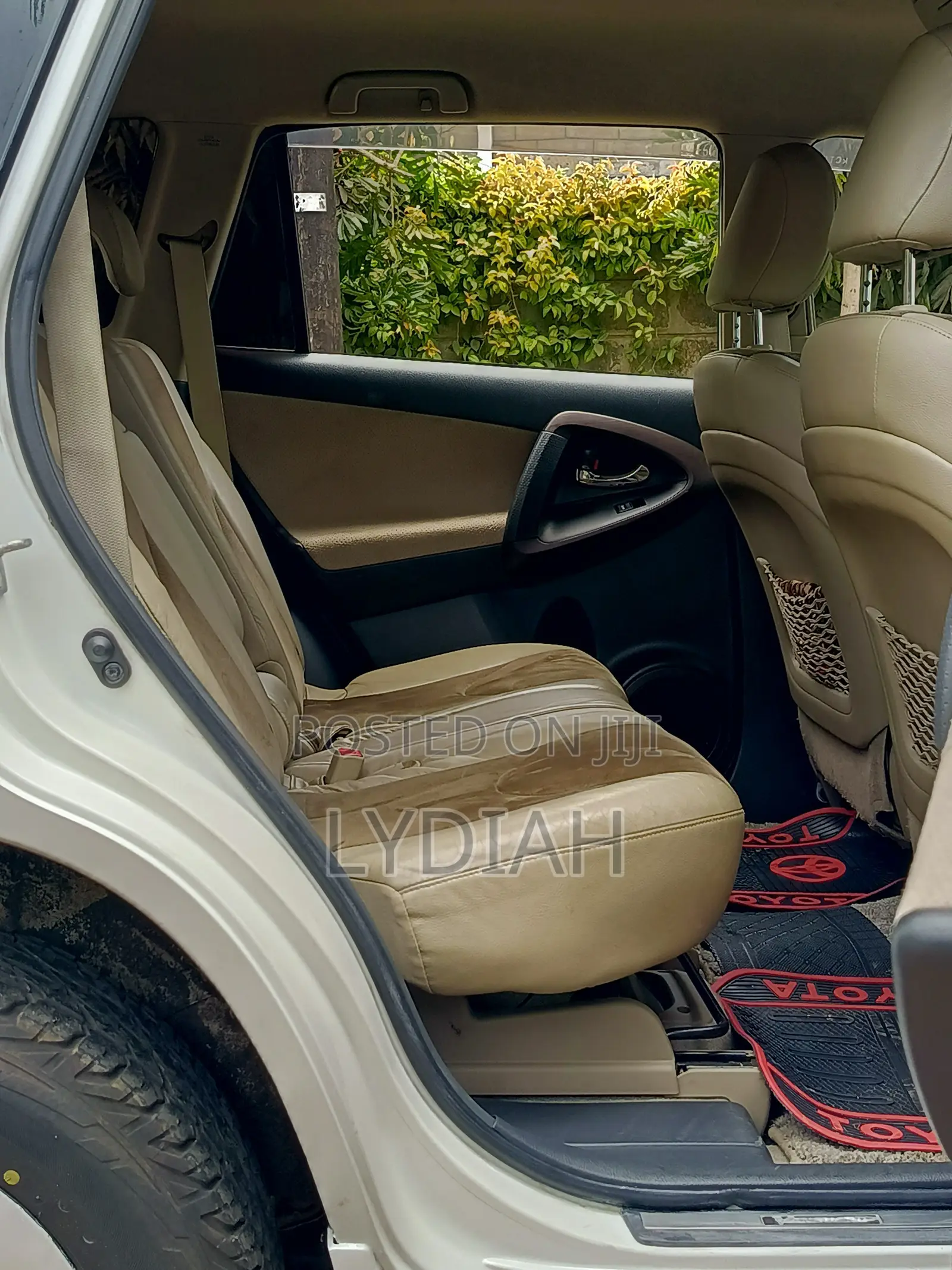 Toyota Vanguard 2012 White