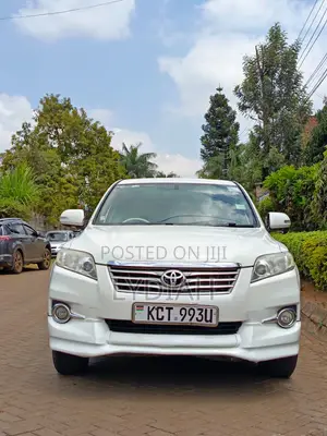 Toyota Vanguard 2012 White