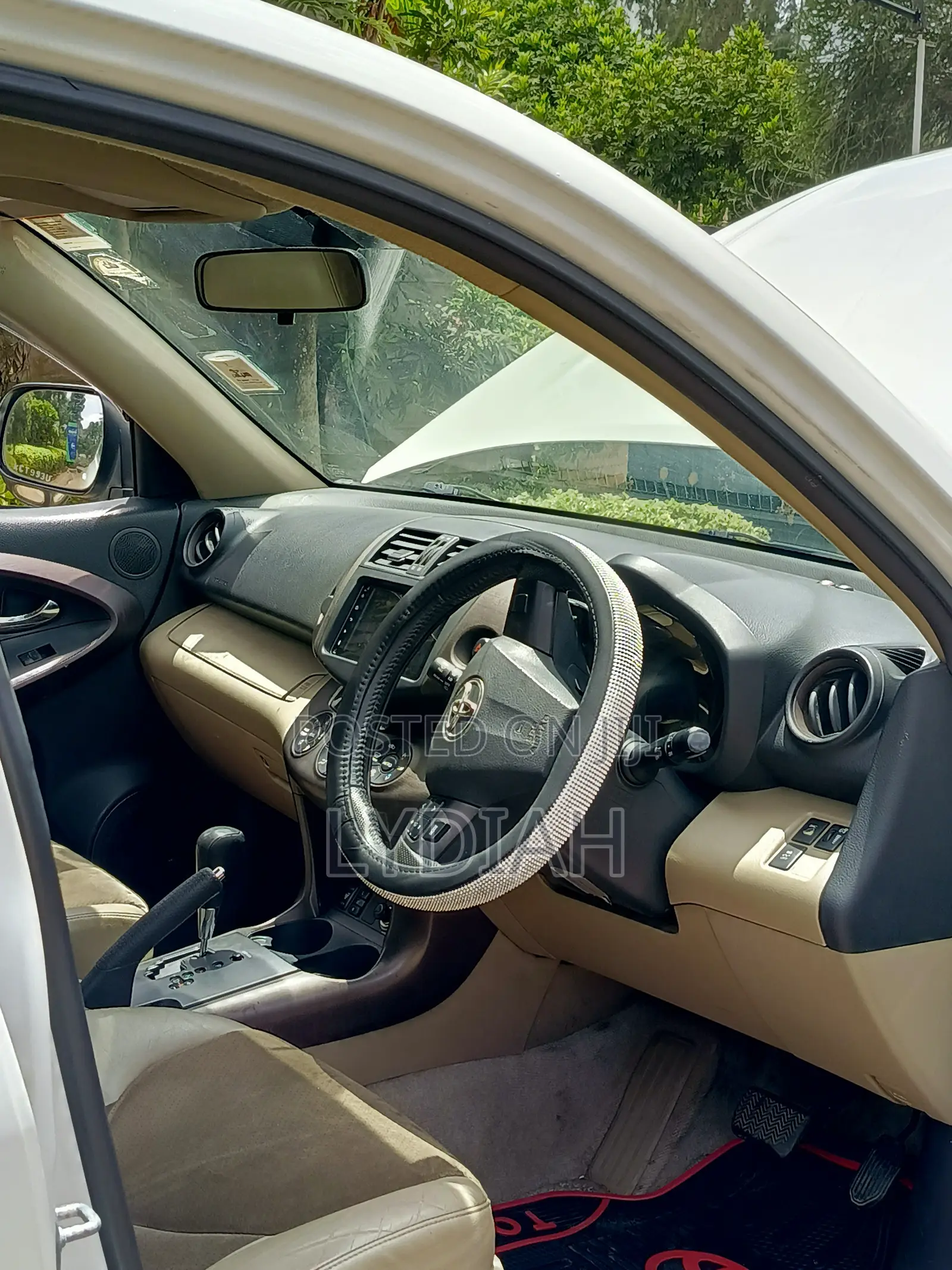Toyota Vanguard 2012 White