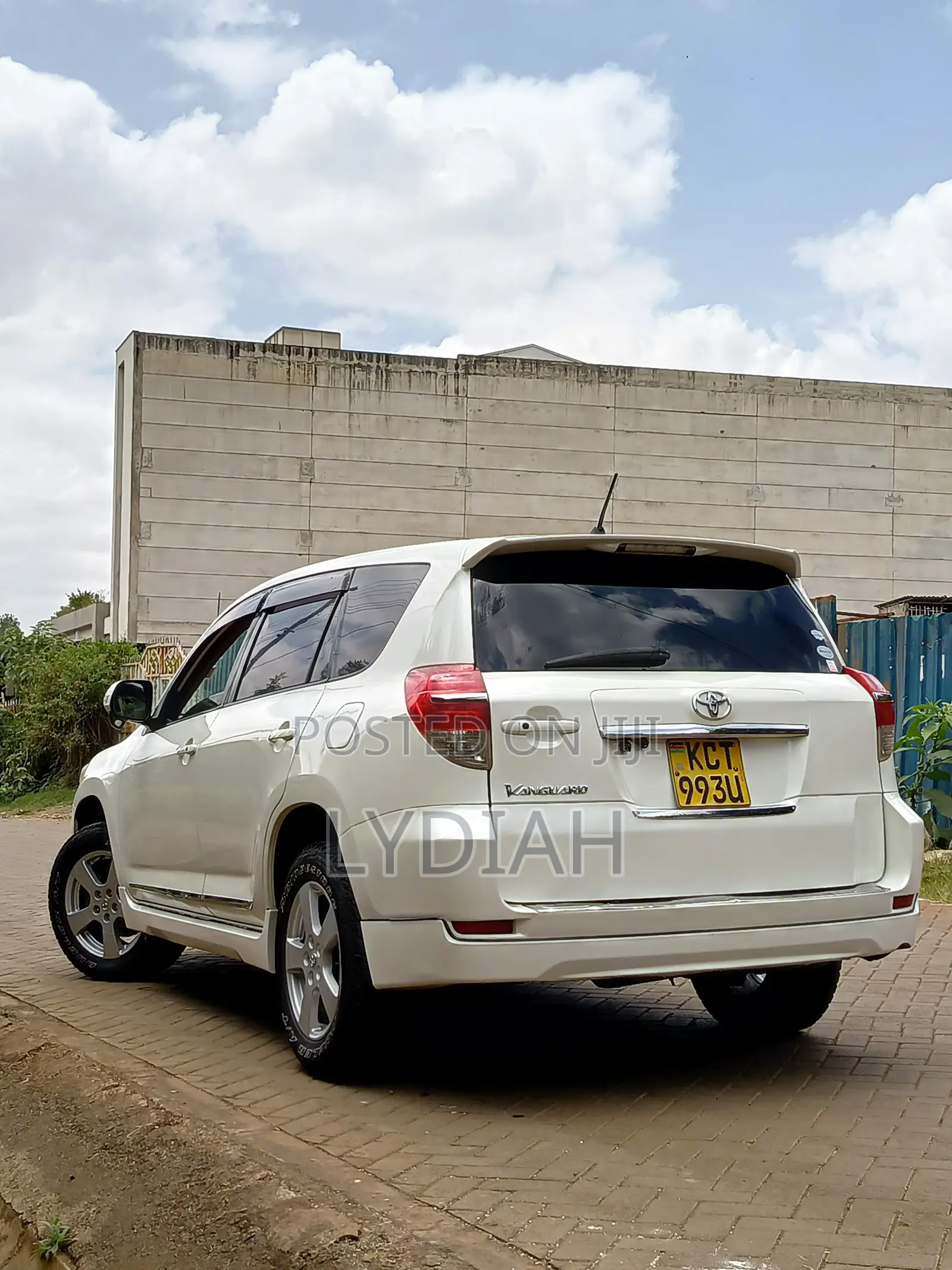 Toyota Vanguard 2012 White