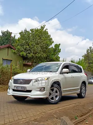 Toyota Vanguard 2012 White