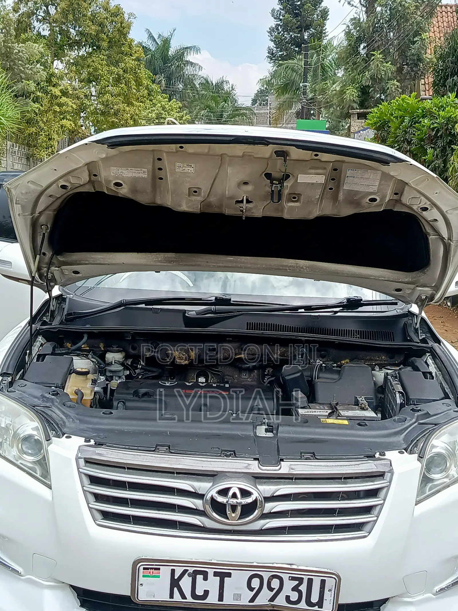 Toyota Vanguard 2012 White