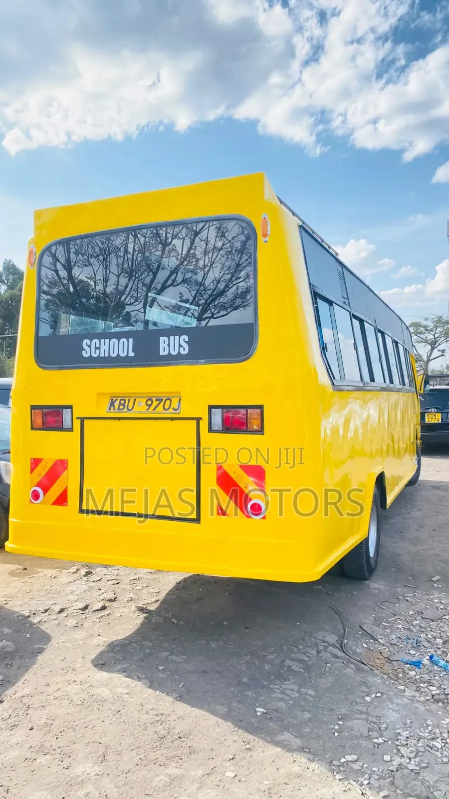 Isuzu NQR 2012 Yellow