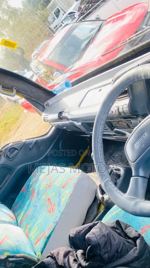 Isuzu NQR 2012 Yellow