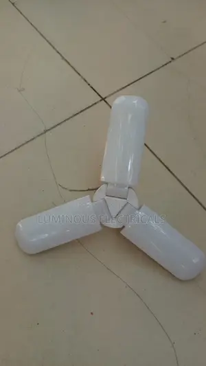 3-Blade Folding LED Bulb & Deformable Ceiling Light