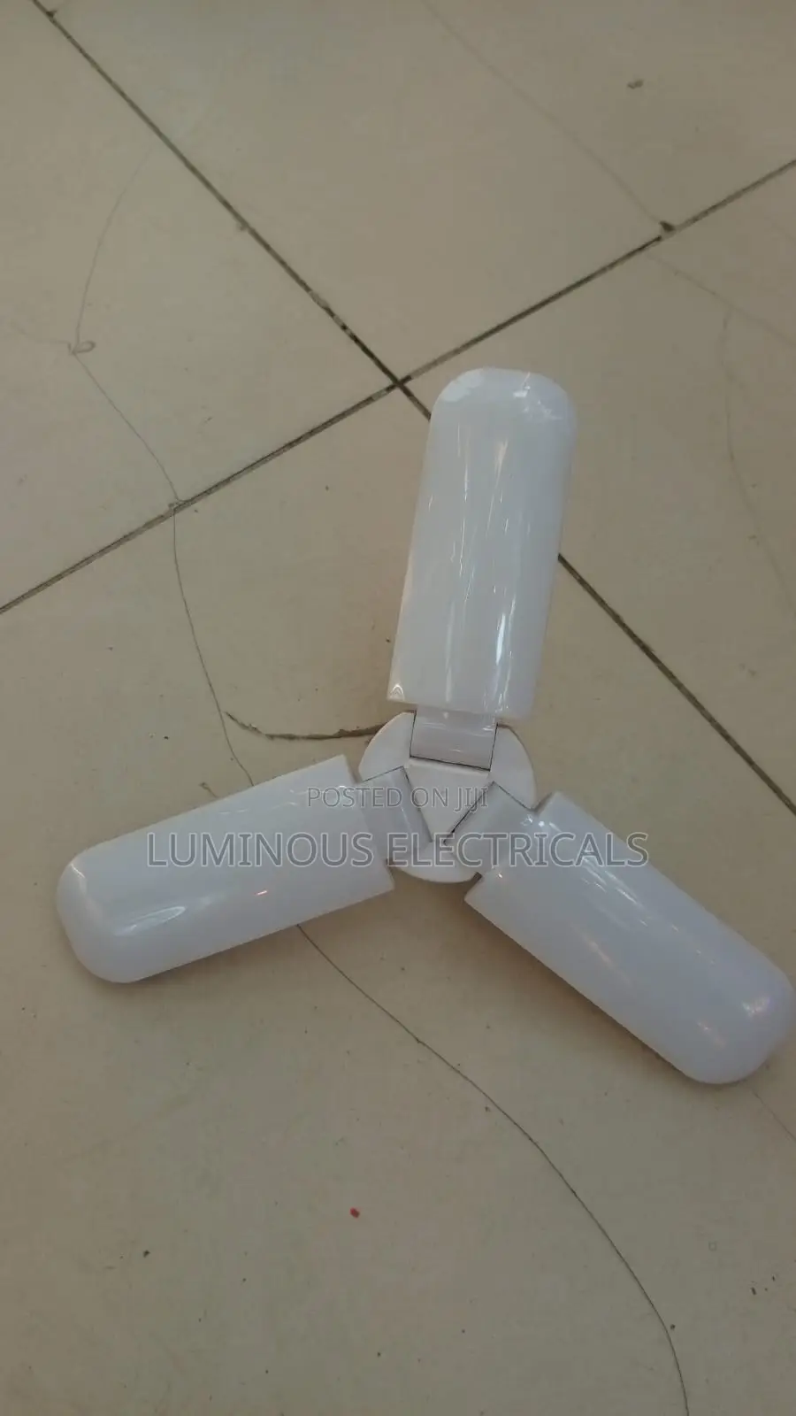 3-Blade Folding LED Bulb & Deformable Ceiling Light