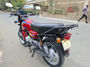 Bajaj Boxer 125 2026 Red