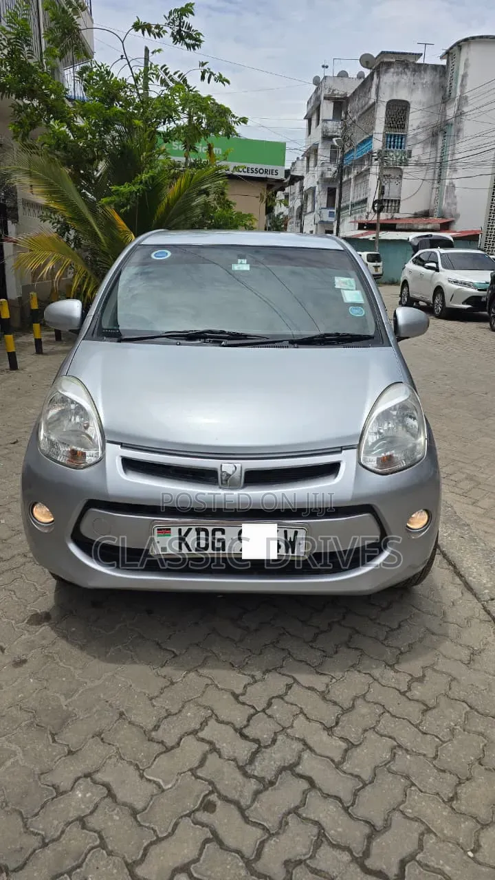 Toyota Passo 2014 Silver