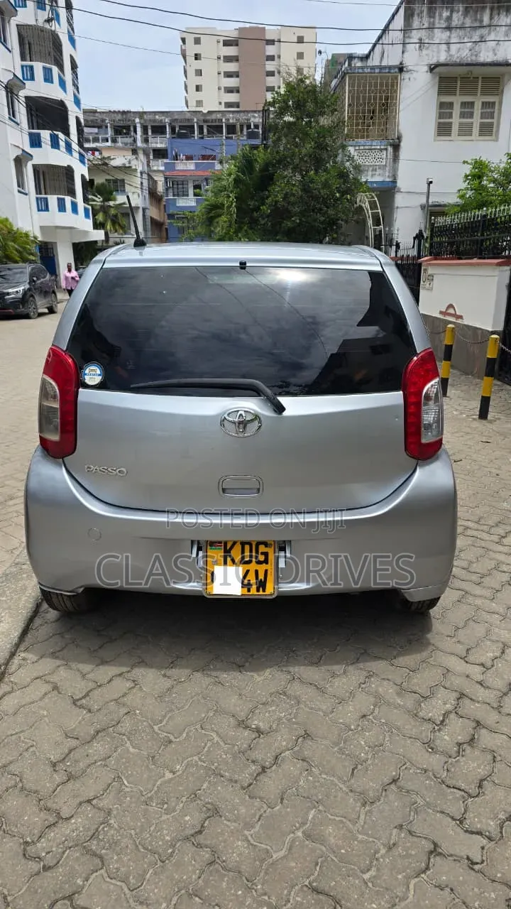 Toyota Passo 2014 Silver