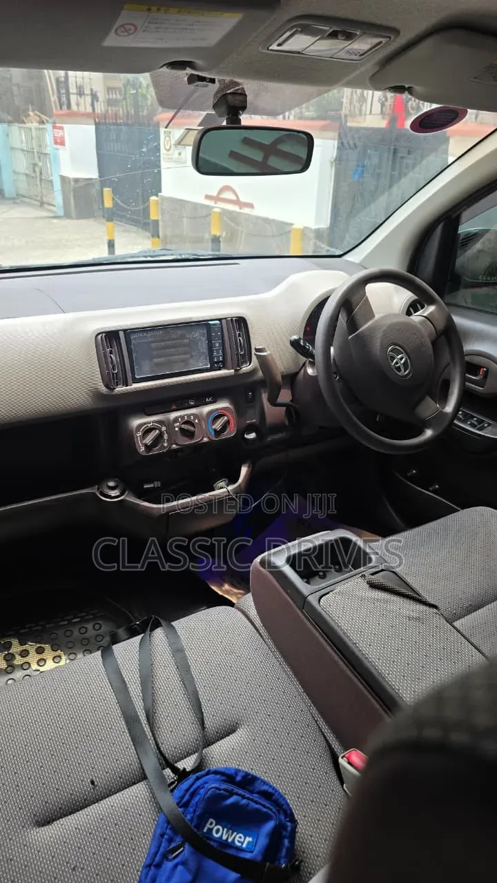 Toyota Passo 2014 Silver