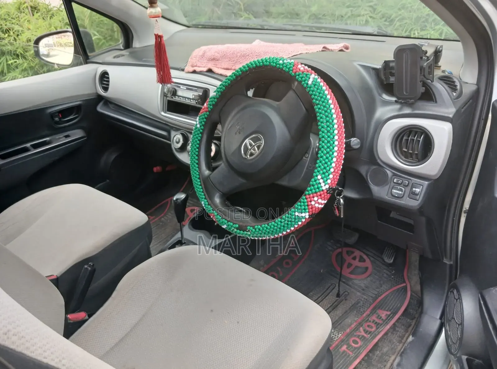 Toyota Vitz 2013 Silver