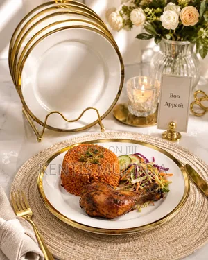 6 Gold Rimmed Dinner Plates