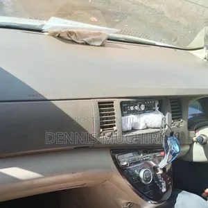 Toyota ISIS 2013 White