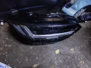 Honda Vezel/Hr v Headlight
