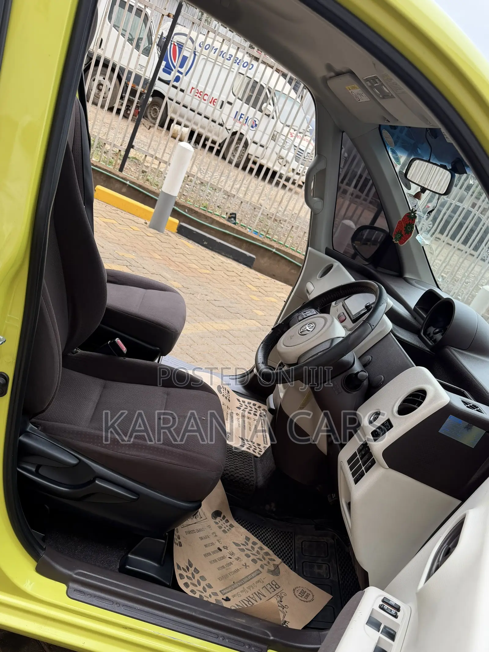 Toyota Spade 1.5 2015 Yellow