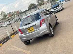 Toyota Vitz 2013 Silver