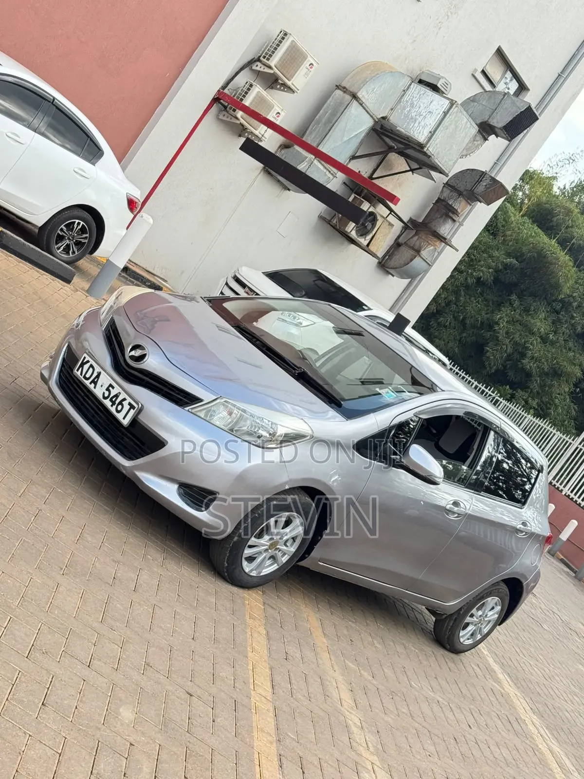 Toyota Vitz 2013 Silver
