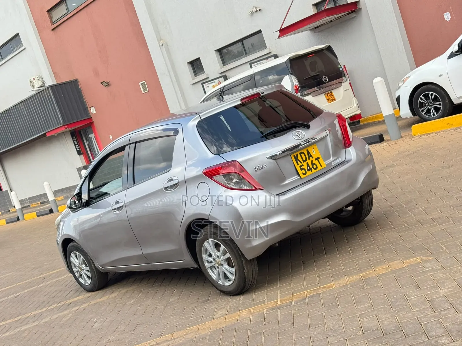 Toyota Vitz 2013 Silver