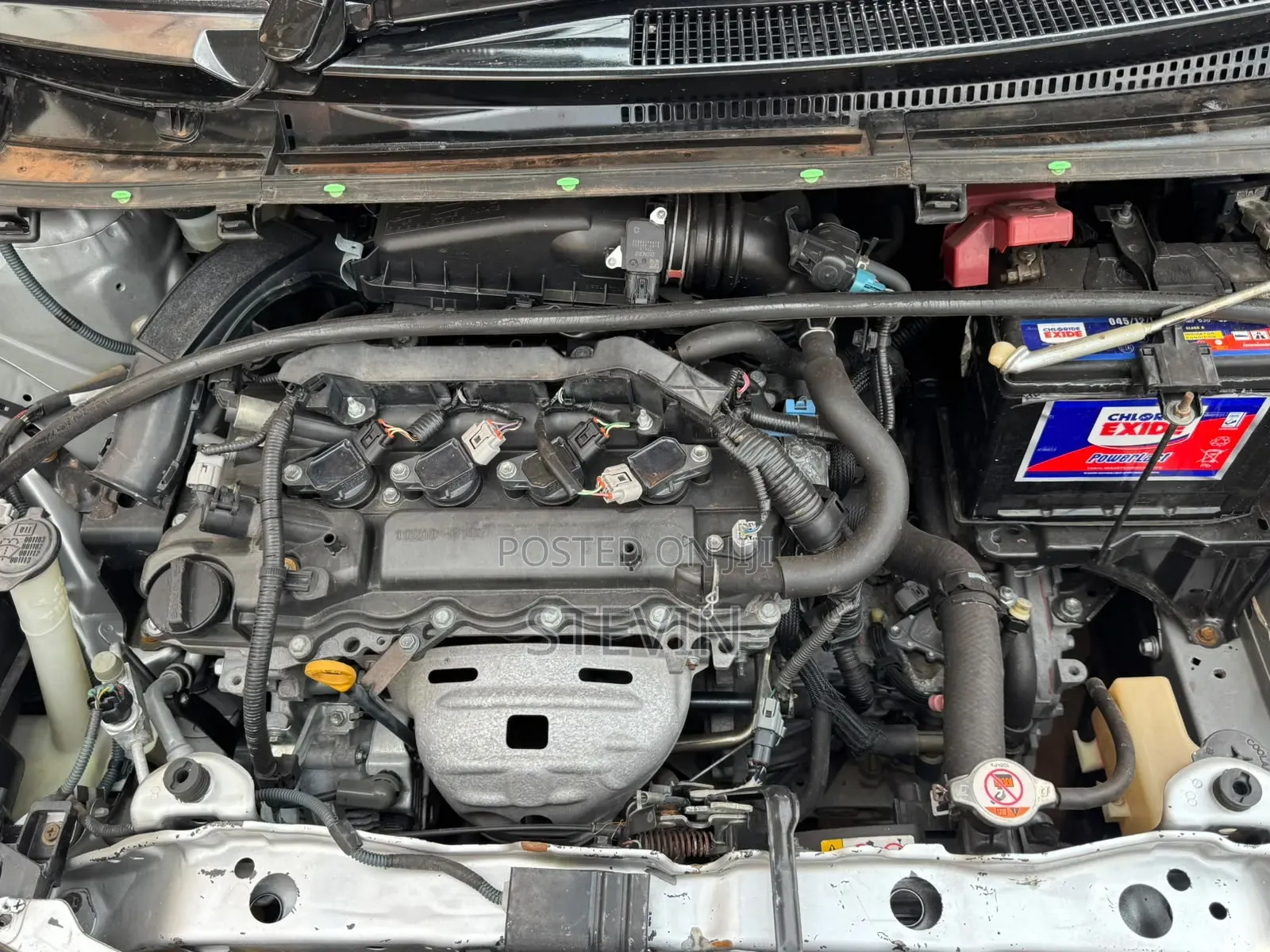 Toyota Vitz 2013 Silver