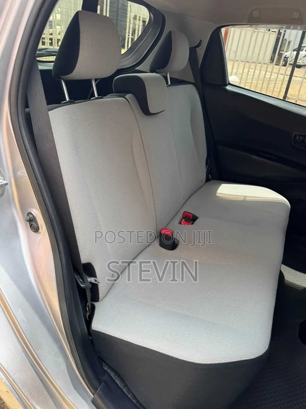 Toyota Vitz 2013 Silver