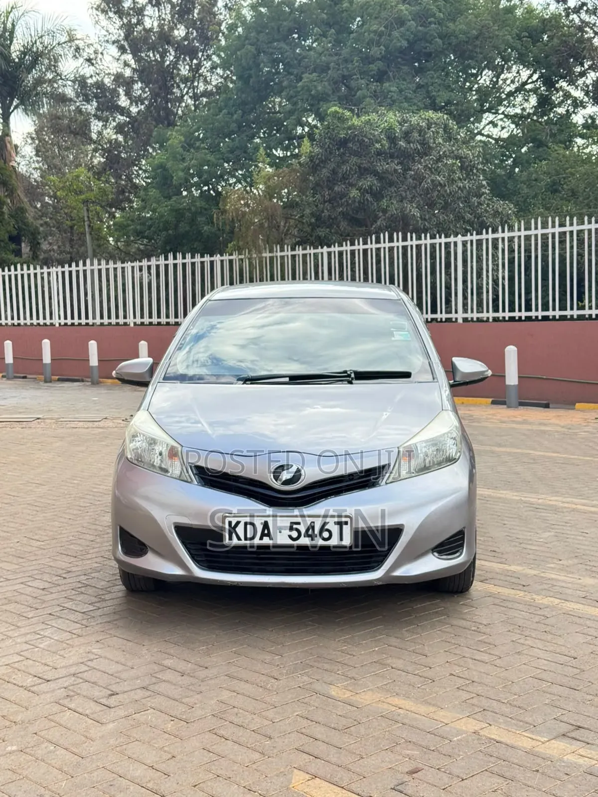 Toyota Vitz 2013 Silver