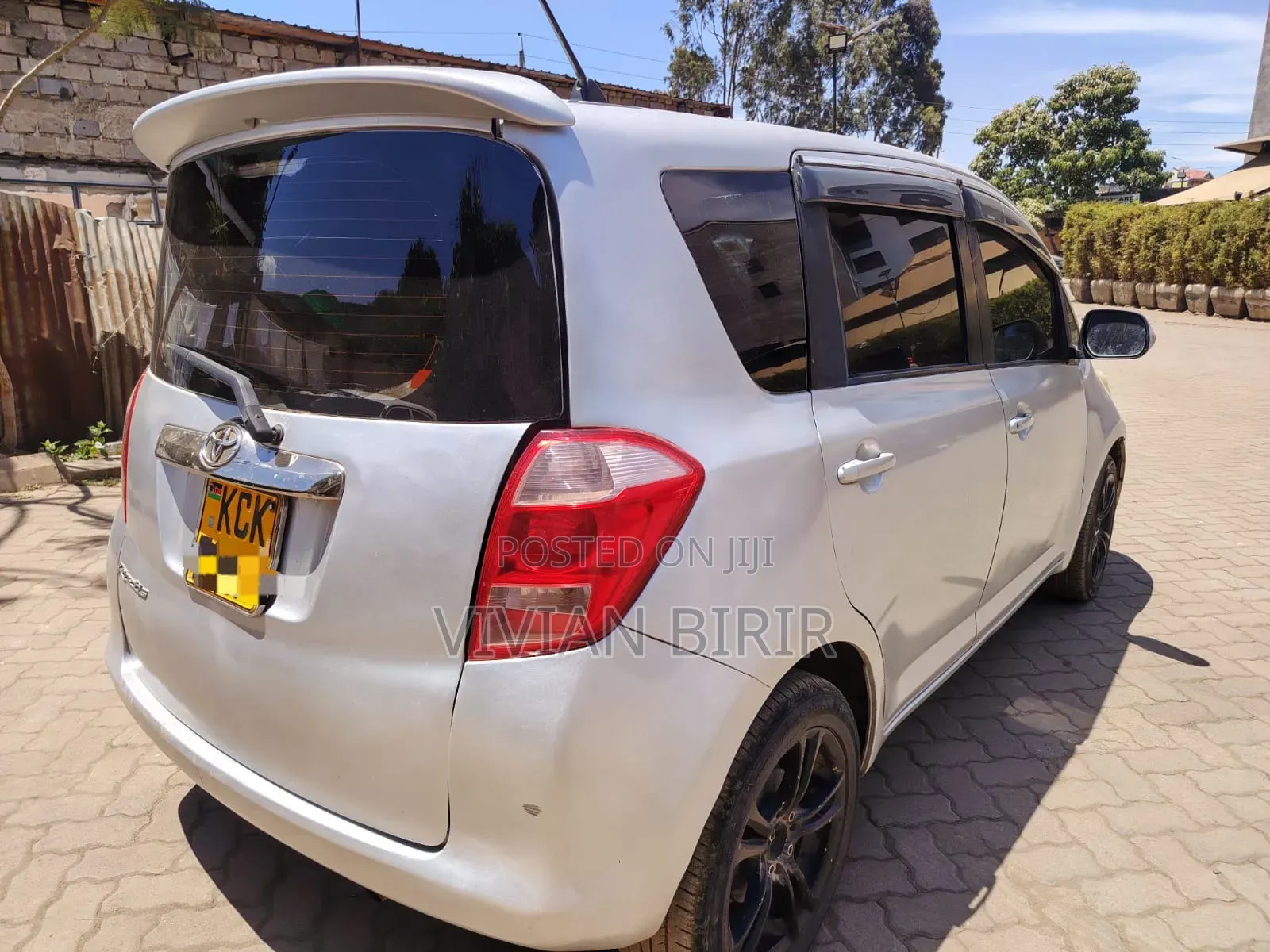 Toyota Ractis 2010 Silver