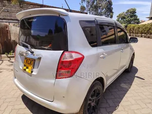 Toyota Ractis 2010 Silver