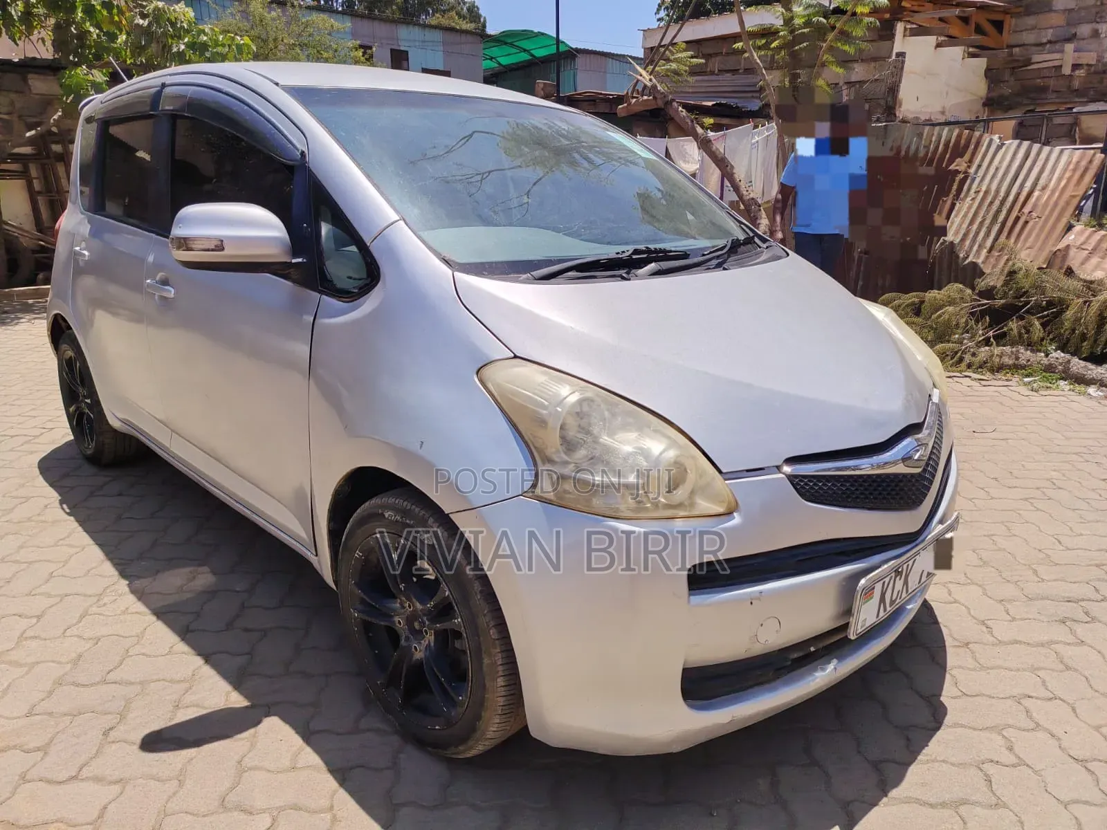Toyota Ractis 2010 Silver