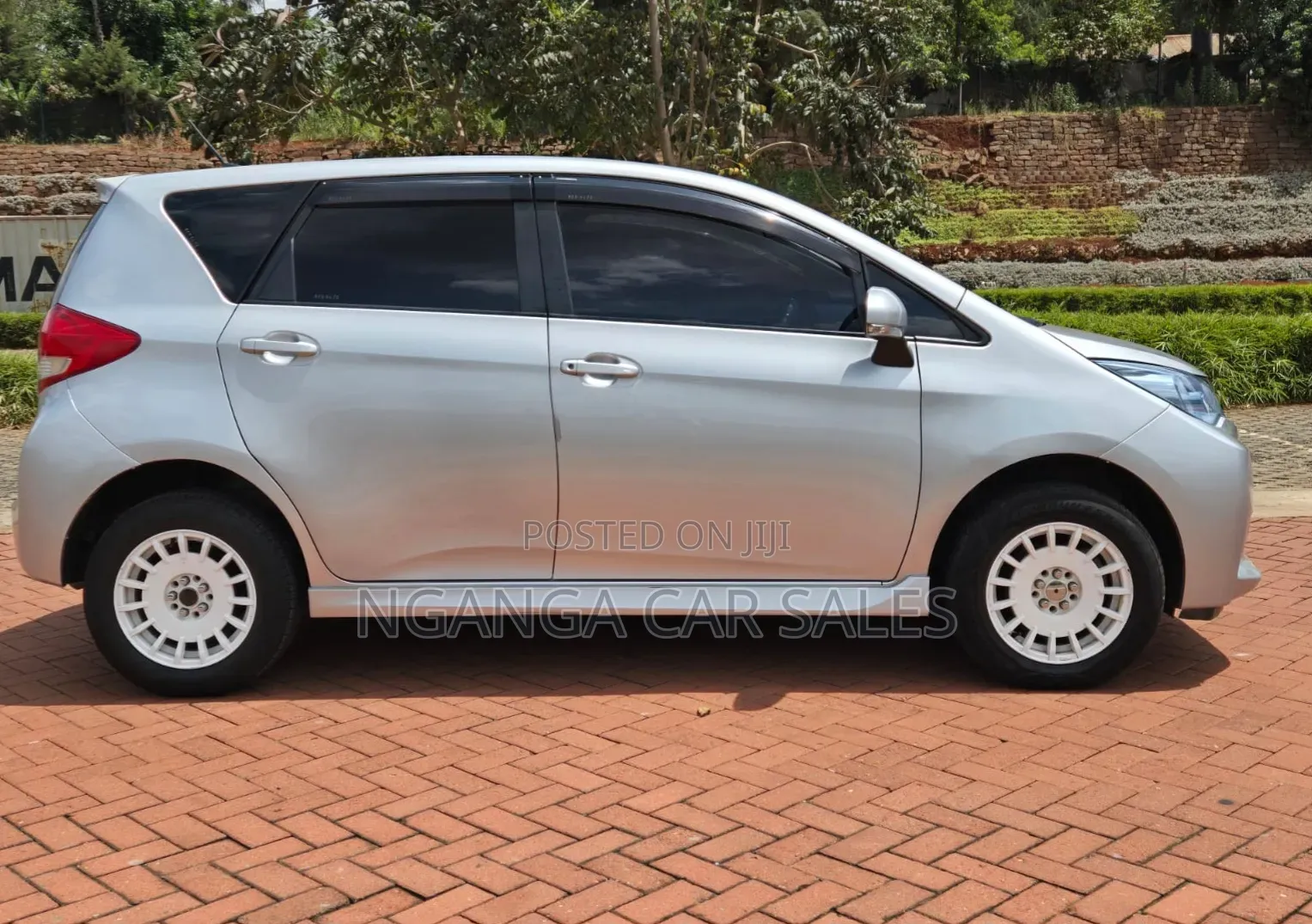 Subaru Trezia 2011 Silver