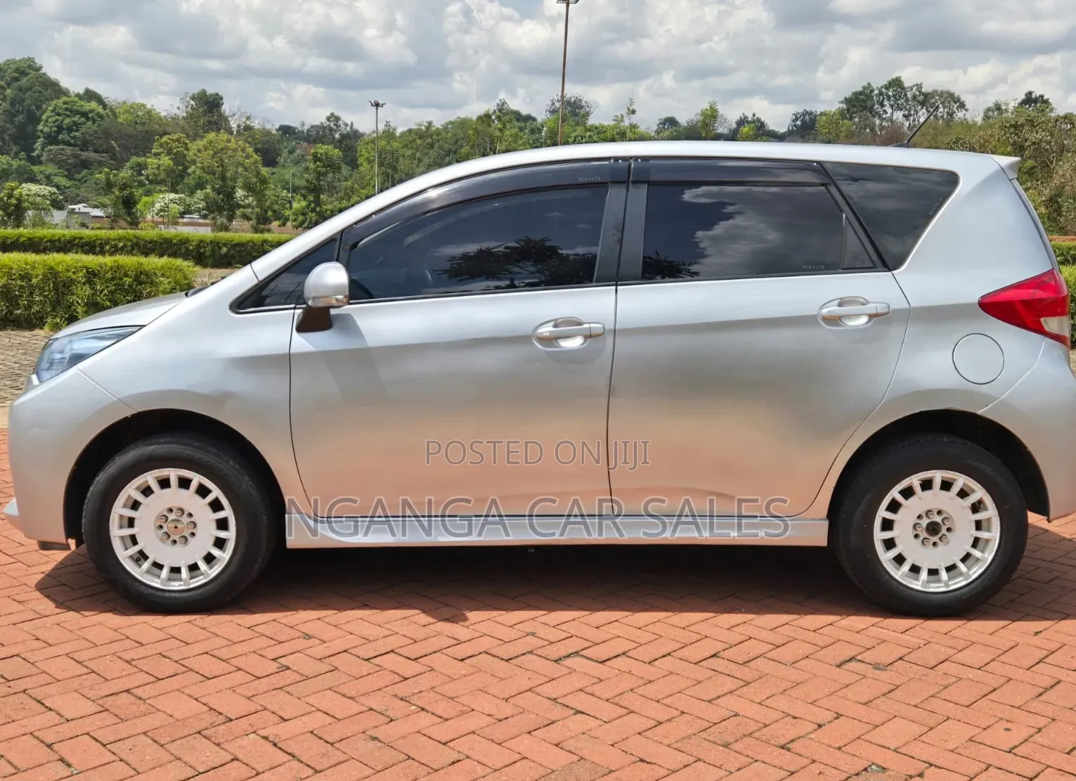 Subaru Trezia 2011 Silver