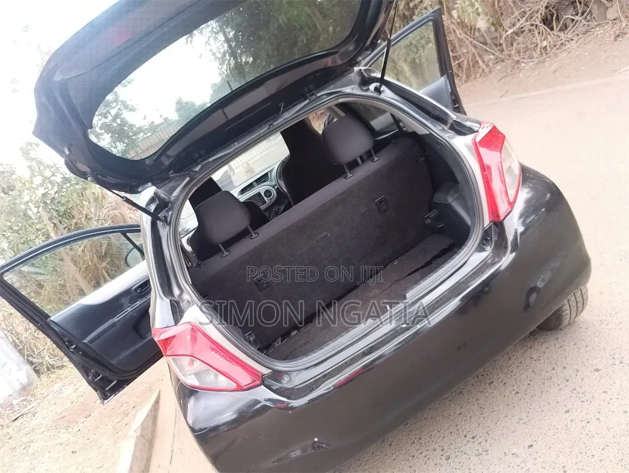 Toyota Vitz 2011 Black