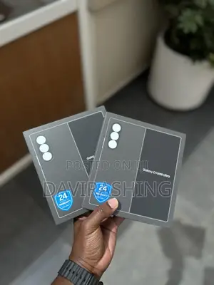 New Samsung Galaxy Folder 8 GB Black
