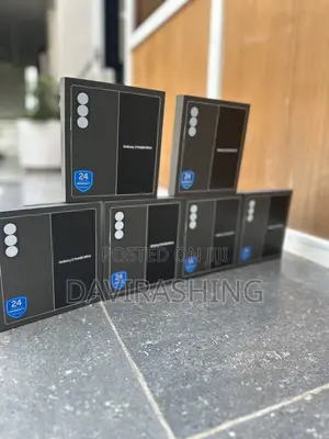 New Samsung Galaxy Folder 8 GB Black