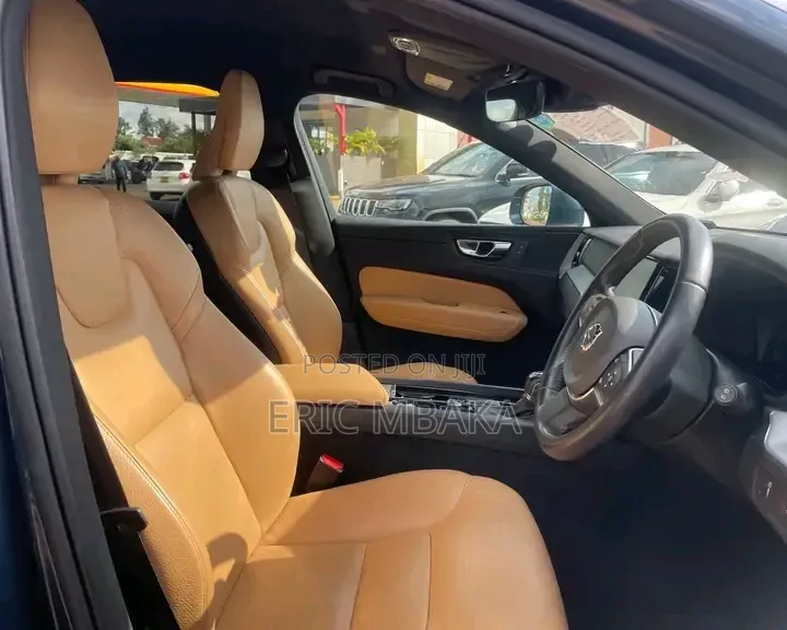 Volvo XC60 2019 Blue