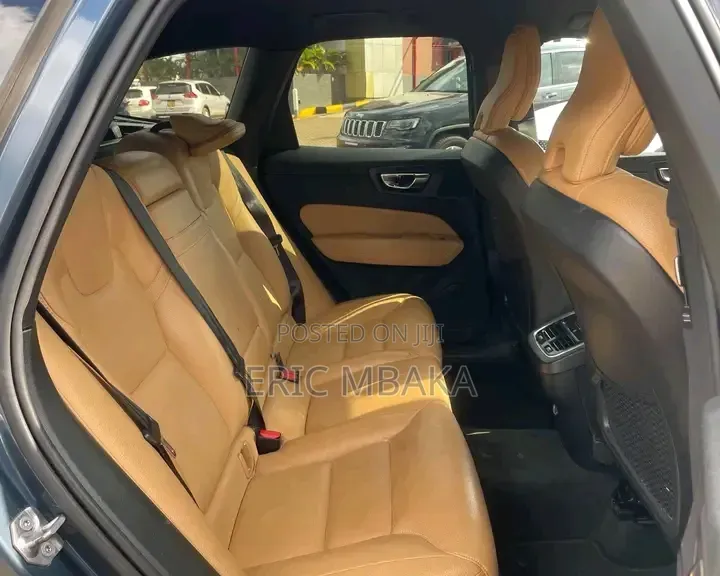 Volvo XC60 2019 Blue