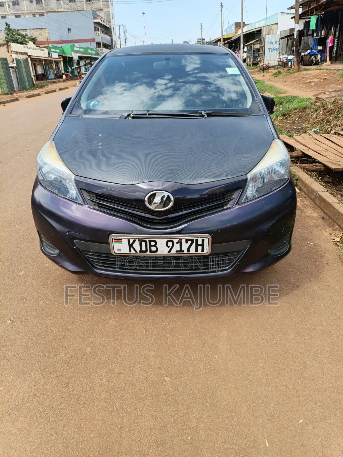 Toyota Vitz 2013 Maroon
