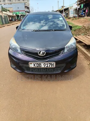 Toyota Vitz 2013 Maroon